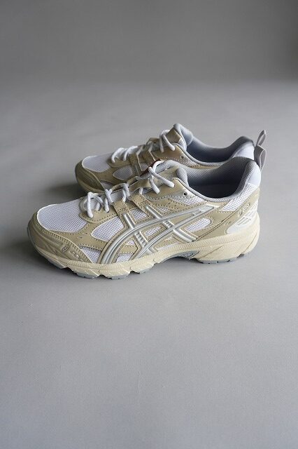 1203A536-White/Putty