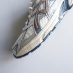 1203A609-Cream/Mahogany